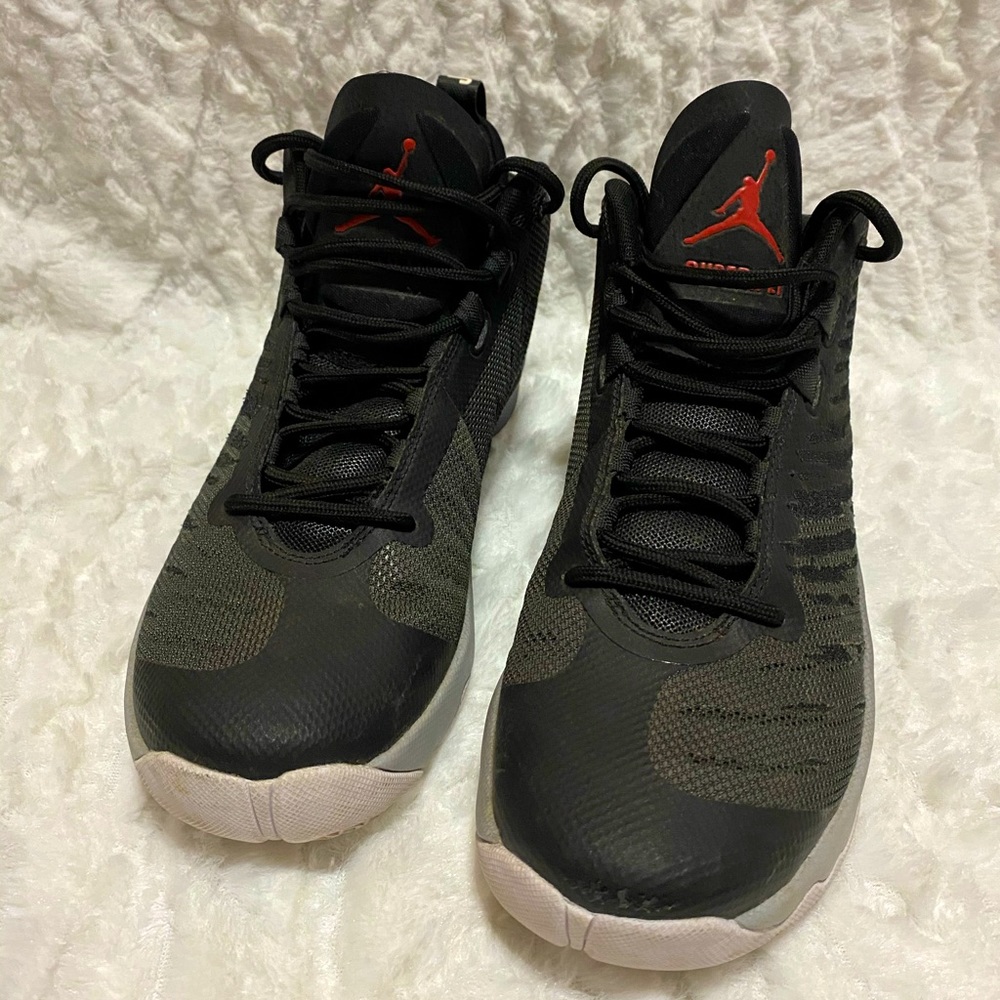 Nike Jordan Super Fly 5 size 7Y black/red